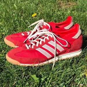 Adidas Size 6.5 - 70s Crocheted Detailing